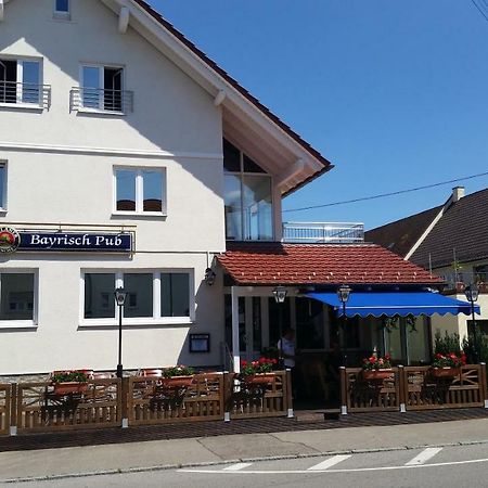 Apartments Zum Bayrisch Pub Weißenhorn Exterior foto